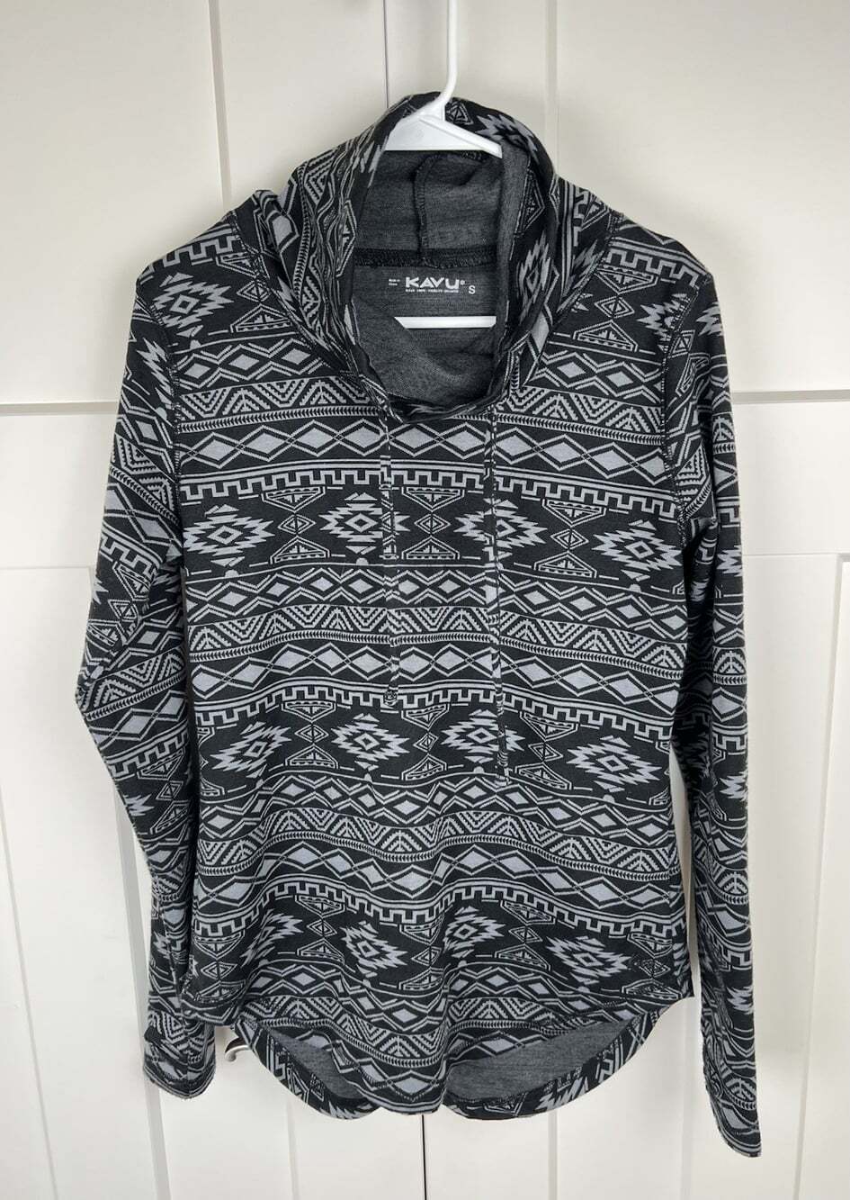 KAVU Womens S Funnel Neck Sweatshirt Black Gray Aztec Geometric Drawstring